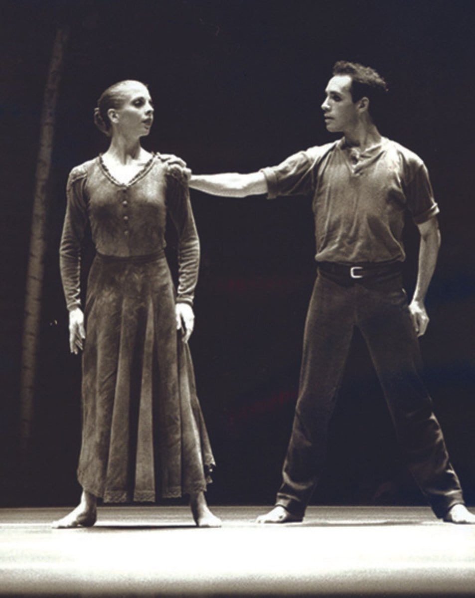1996 October Kurt Smith resize Julie Tobiason and Paul Gibson stand side by side in Nacho Duato's Jardí Tancat, performing during PNB’s 1996 East Coast Tour.